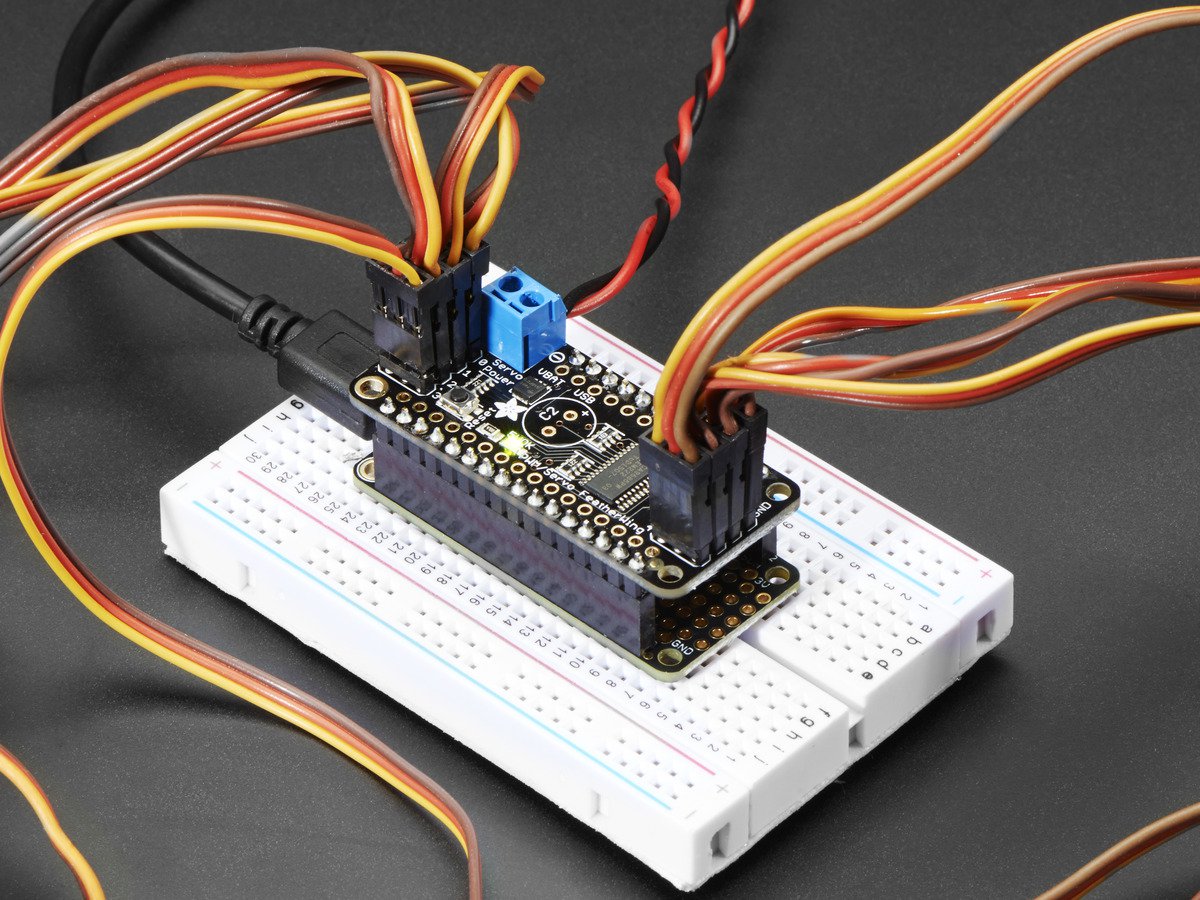 Adafruit 8-Kanal PWM/Servo FeatherWing Add-on für alle Feather Boards, 2928