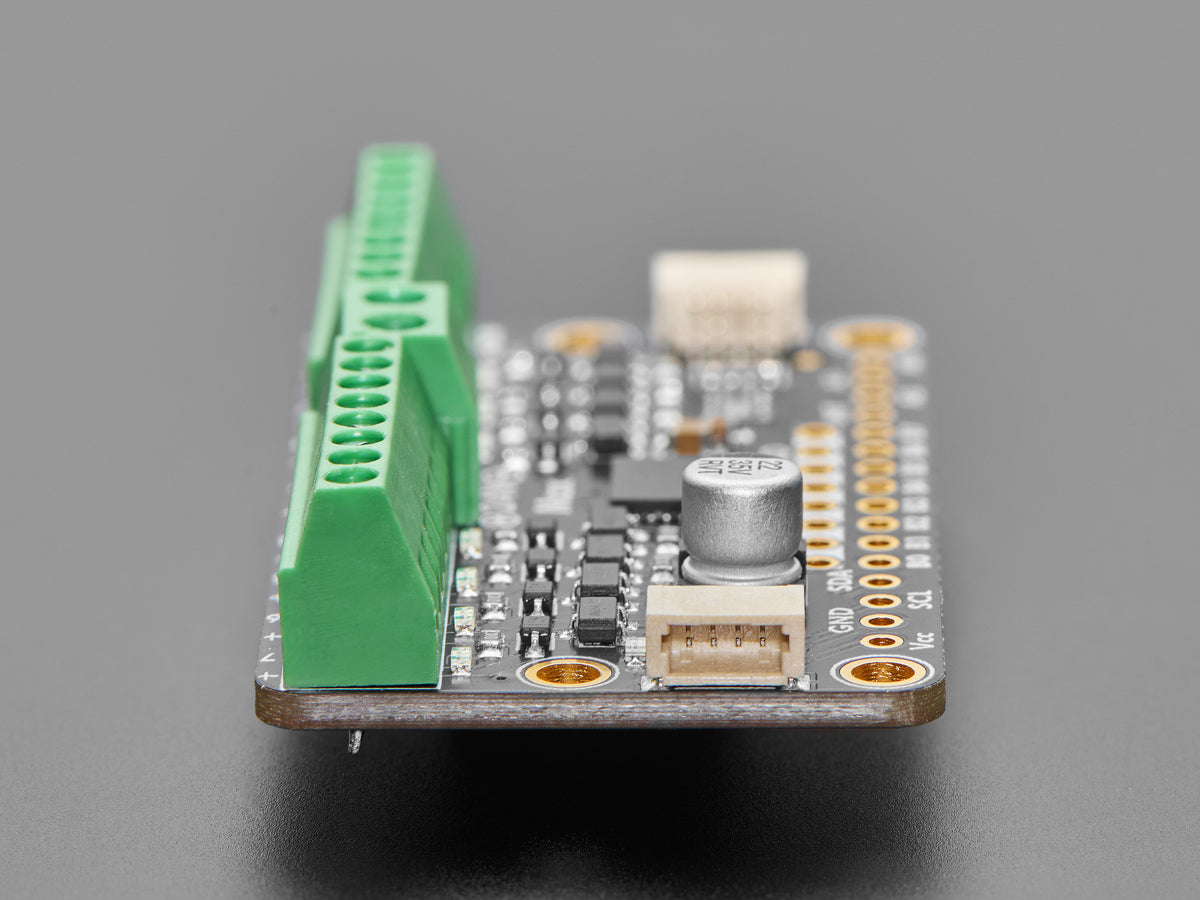 Hier die Übersetzung:

Adafruit I2C-zu-8-Kanal-Solenoid-Treiber – STEMMA QT / Qwiic

Alternative (deutscher Begriff für „Solenoid“):  
Adafruit I2C-zu-8-Kanal-Magnetspulen-Treiber – STEMMA QT / Qwiic, 6318